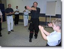 Sifu Marcus Sch&uuml;ssler demonstriert Wing Tsun Prinzipien
